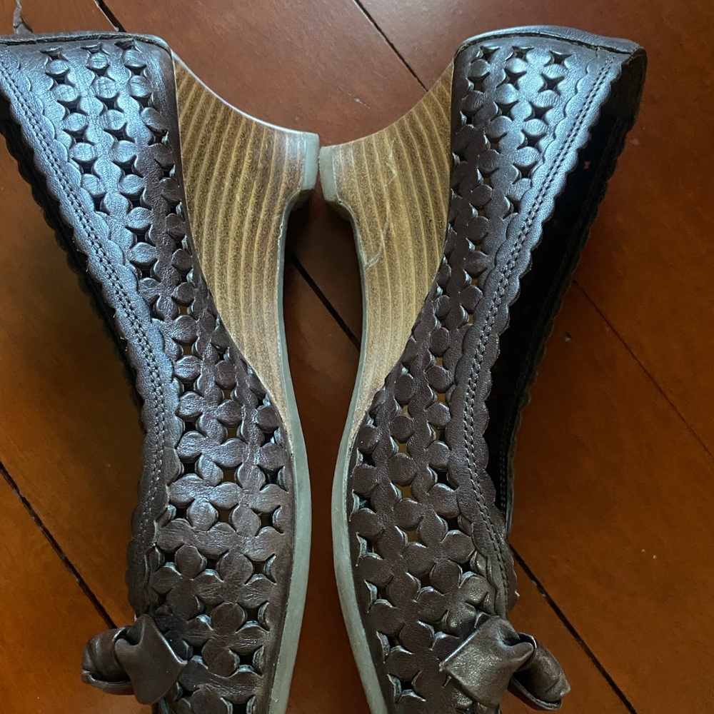 Aerosols heels-like new!